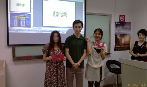 王丹宁老师与两位同学