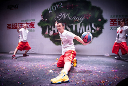 方达人秀冠军获得者张迪老师的花式篮球表演