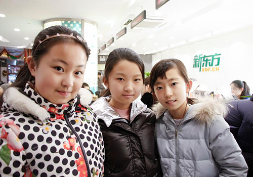 来自内蒙古包头市的许雅惠,闫亦含和杨雨菲小朋友