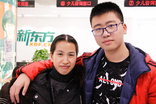 学员李启业和妈妈 学员李启业和妈妈