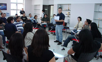 教老外说英语,东方企培开新篇