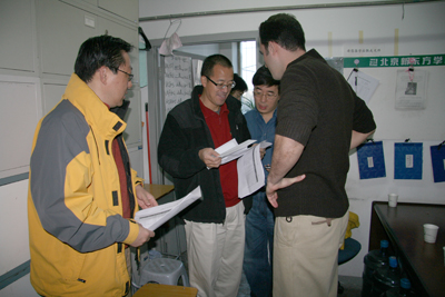 新东方总裁团一行走访慰问寒假班学员