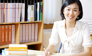 新东方95%的教师拥有海外留学经历，获得剑桥雅思考试中心颁发的证书