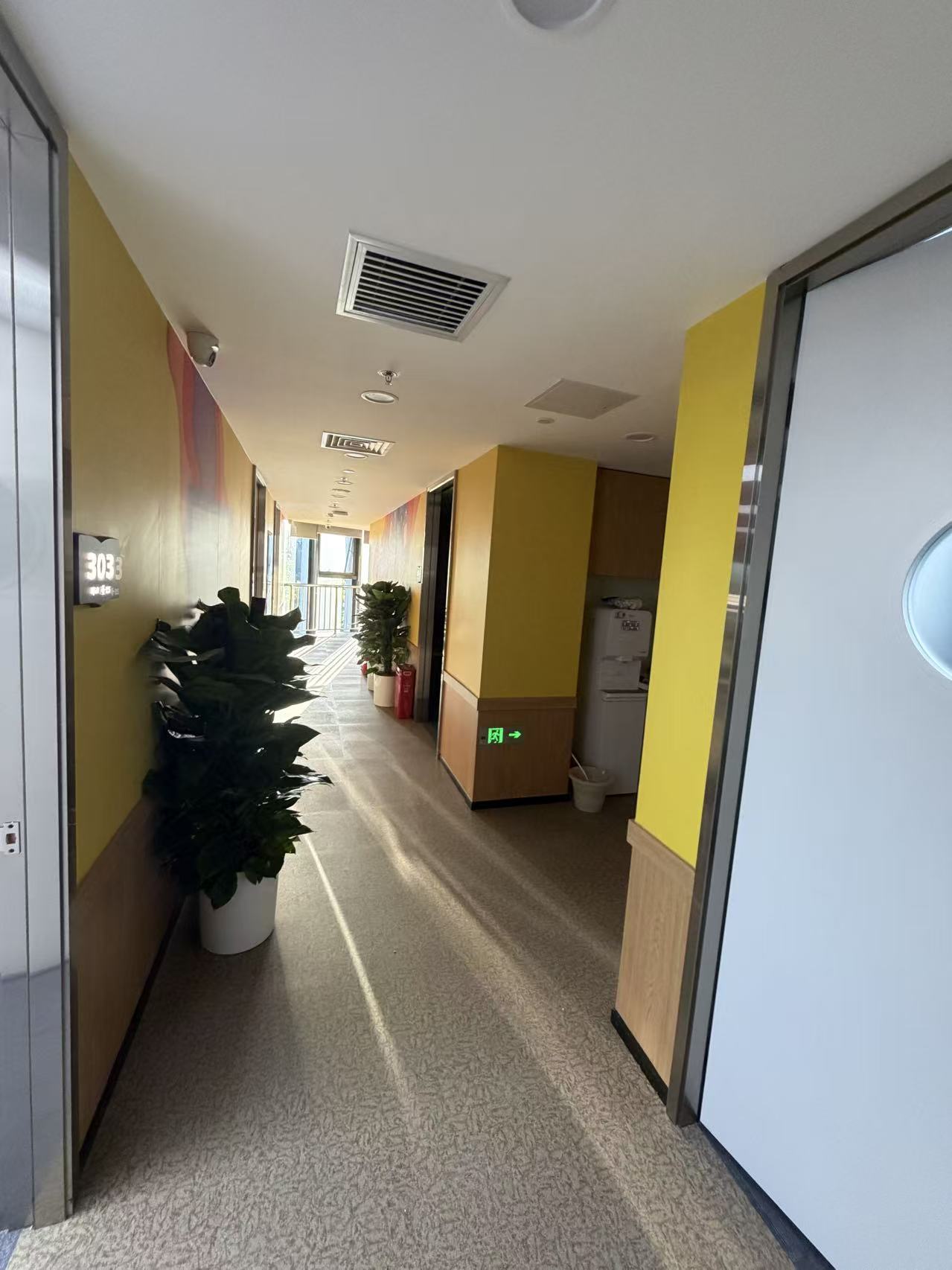 德胜门校区楼道
